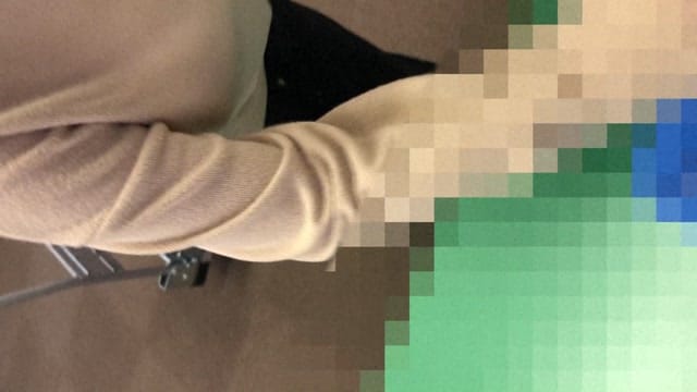 【街角】美少女の胸チラ魅惑ショット 8