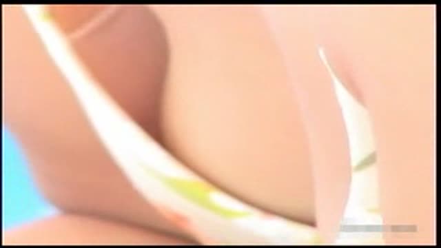 【ビーチ】美少女の水着胸チラ瞬間