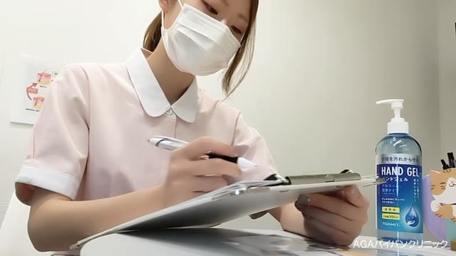 ナースのミニスカパンチラが激ヤバ！