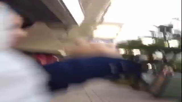 JDのスカートめくりパンチラが激エロ！