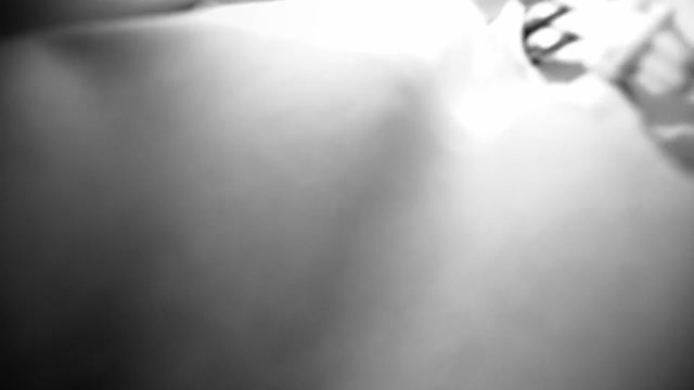 【電車内】通学中のJKちゃんを触りながら逆さ撮り!痴漢アカンww