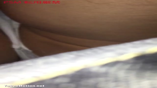 【街中】若作りを頑張る熟OLの逆さ撮り！熟れた体から魅せる純白Pもあれば、後半はガチノーパン熟女も！このノーパン撮りは神ですｗ