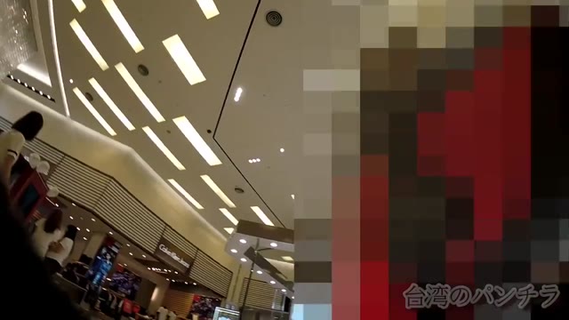 【台湾美少女】親子でデパートにいたアイドル級の台湾美少女を逆さ撮り！足も綺麗・色も白い！被写体最高峰ｗ