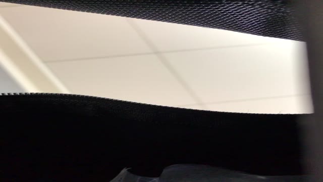 パンツを前後ろ逆に履いて家を出てしまった子！Ｔバックショーツだからきわきわ (汗)