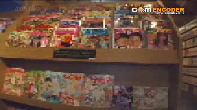 【店内】漫画喫茶のオープン席でくつろぐ超ミニスカ美女の座り▽パンチラ!